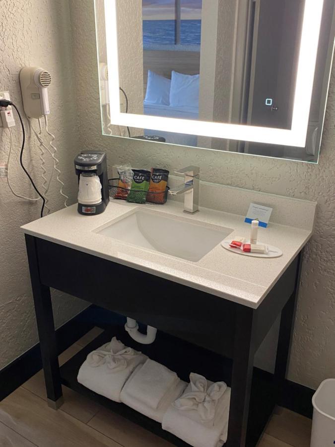 Days Inn & Suites By Wyndham Fort Pierce Midtown Exterior foto