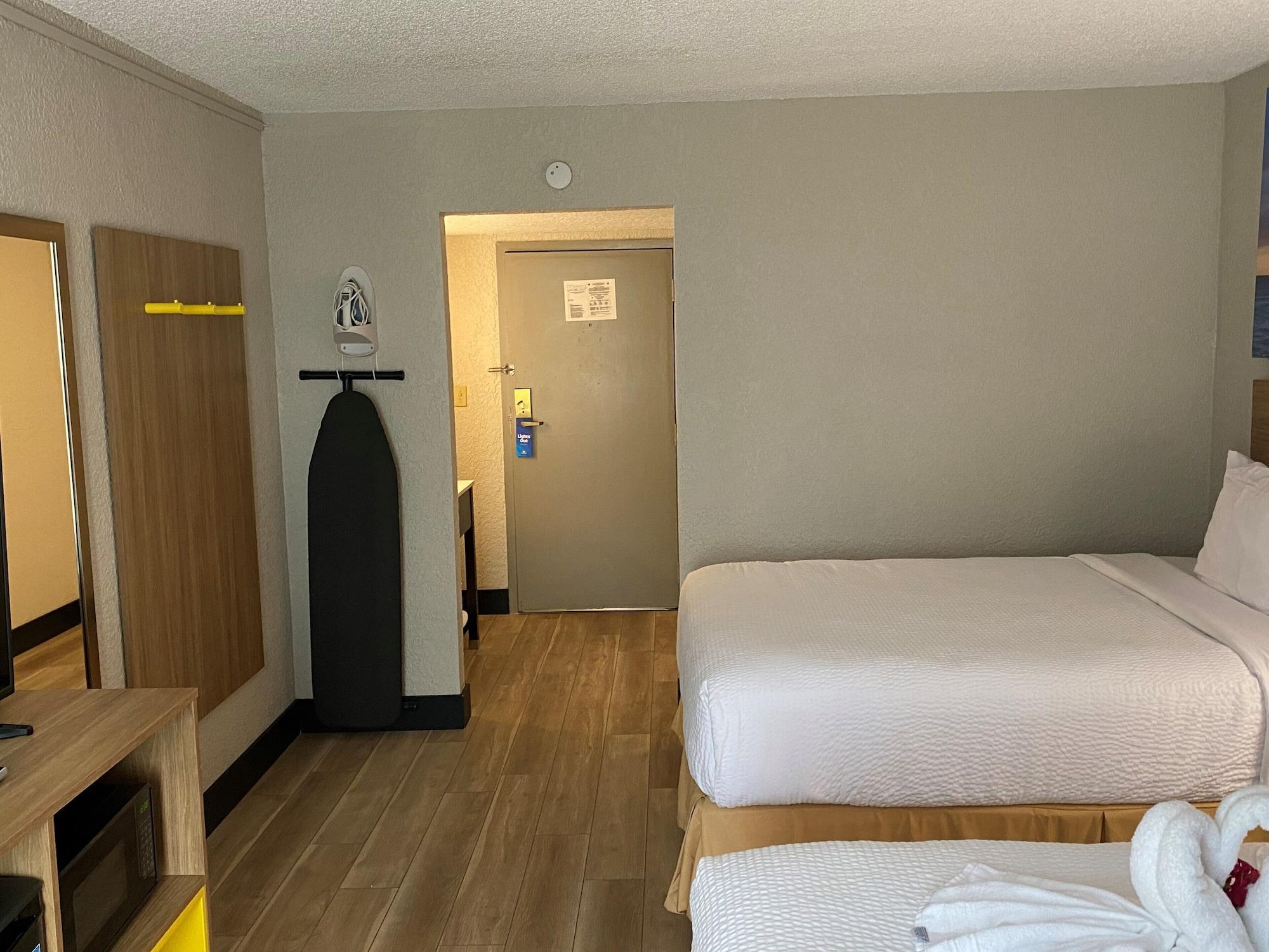 Days Inn & Suites By Wyndham Fort Pierce Midtown Exterior foto
