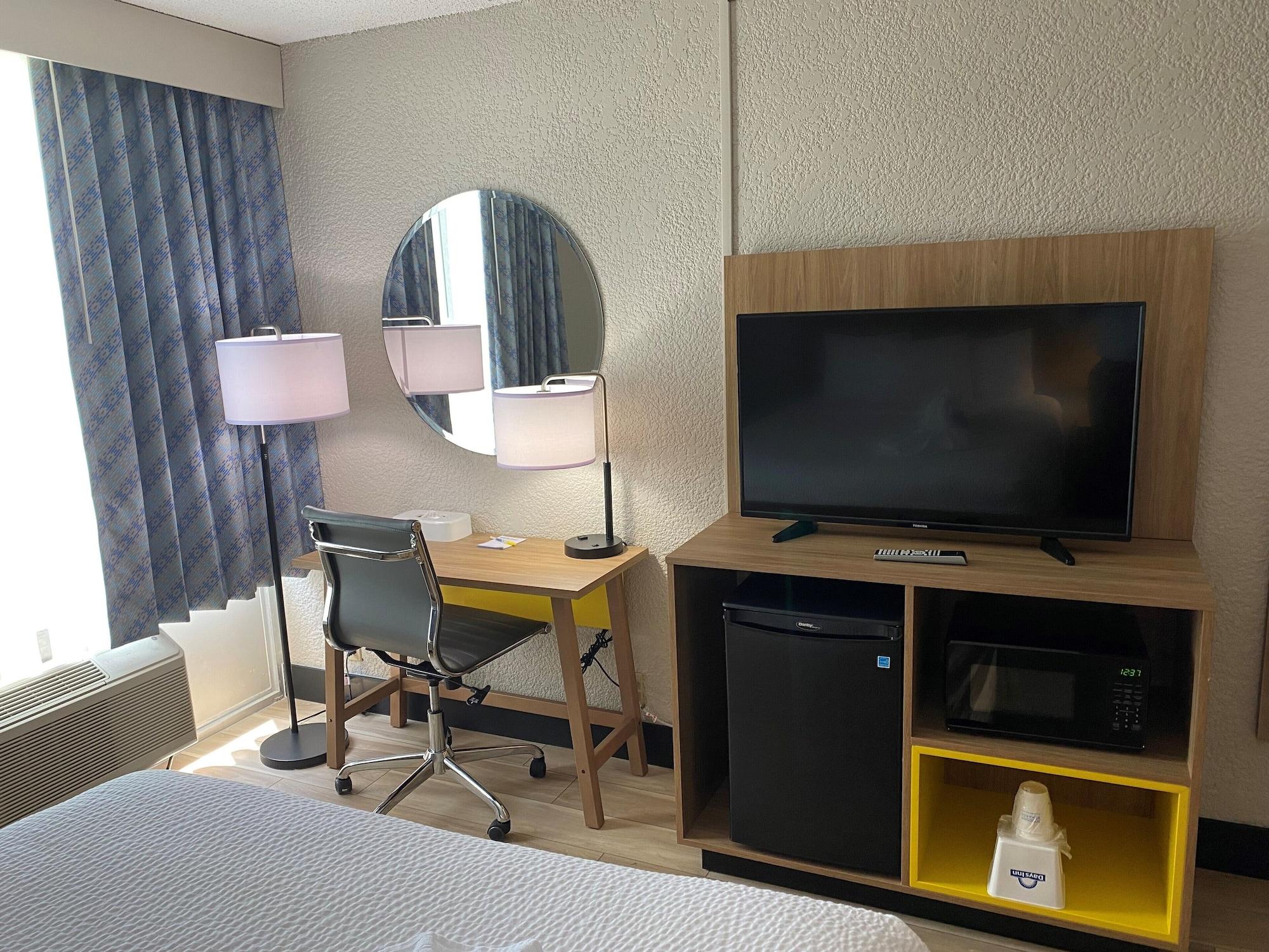Days Inn & Suites By Wyndham Fort Pierce Midtown Exterior foto