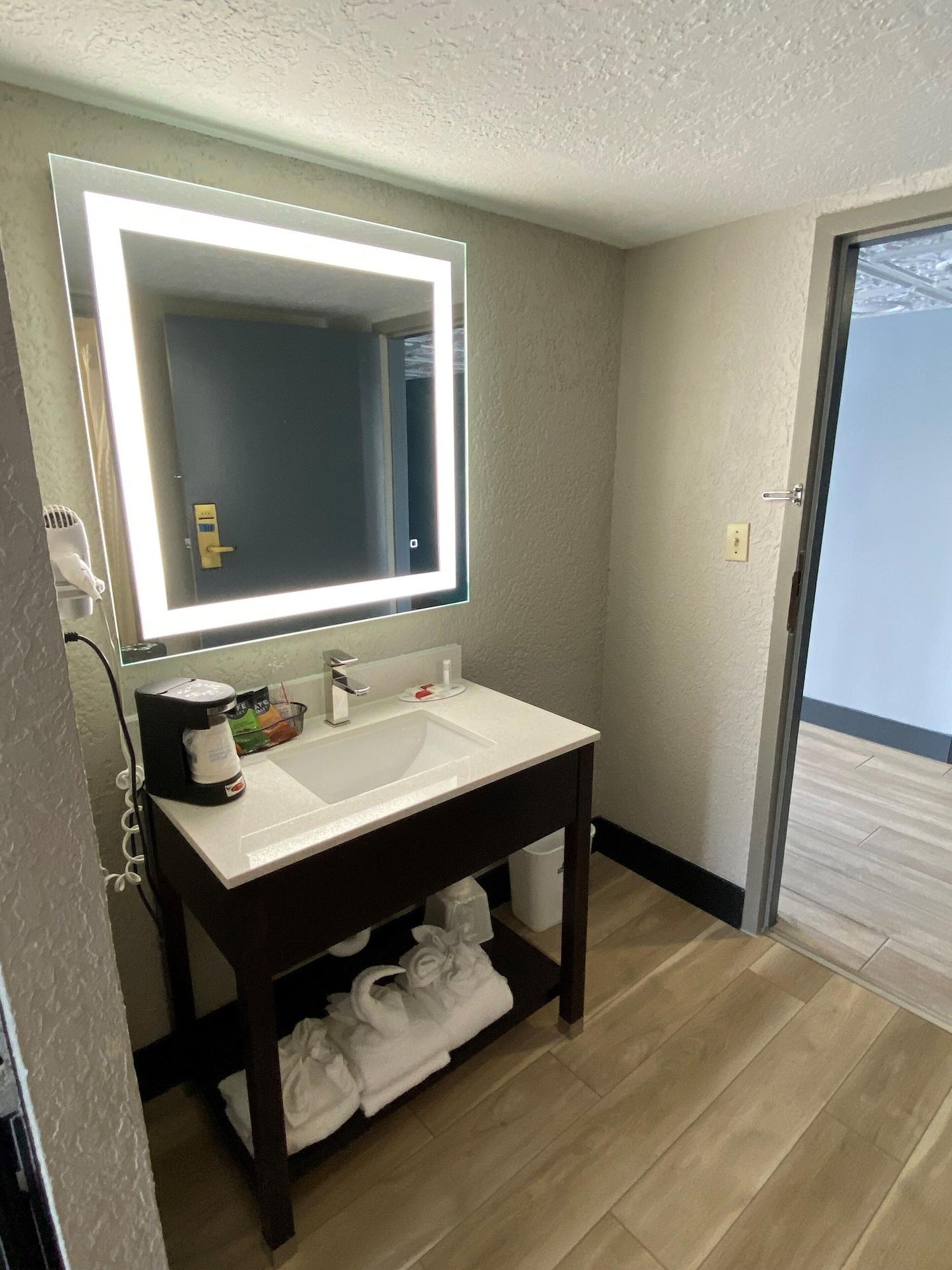 Days Inn & Suites By Wyndham Fort Pierce Midtown Exterior foto