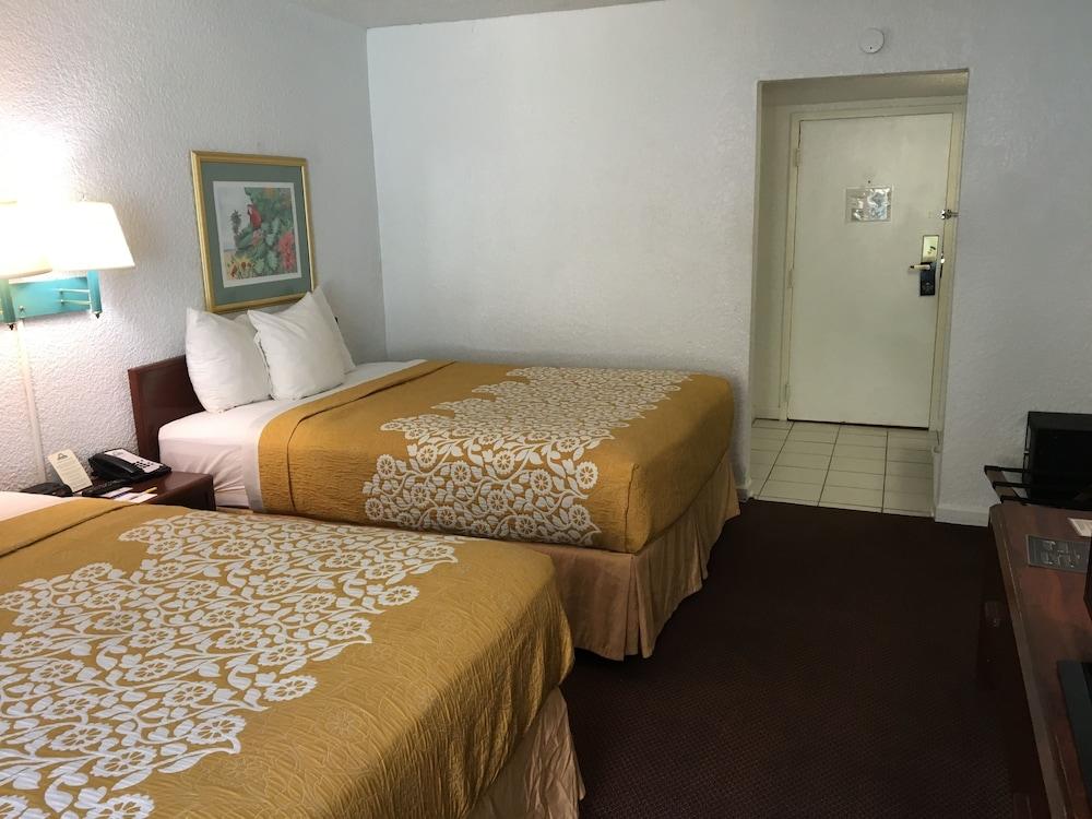 Days Inn & Suites By Wyndham Fort Pierce Midtown Exterior foto