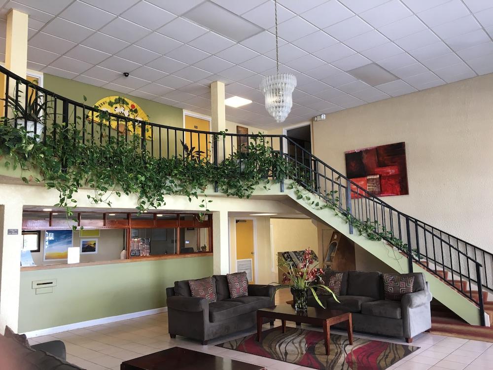 Days Inn & Suites By Wyndham Fort Pierce Midtown Exterior foto