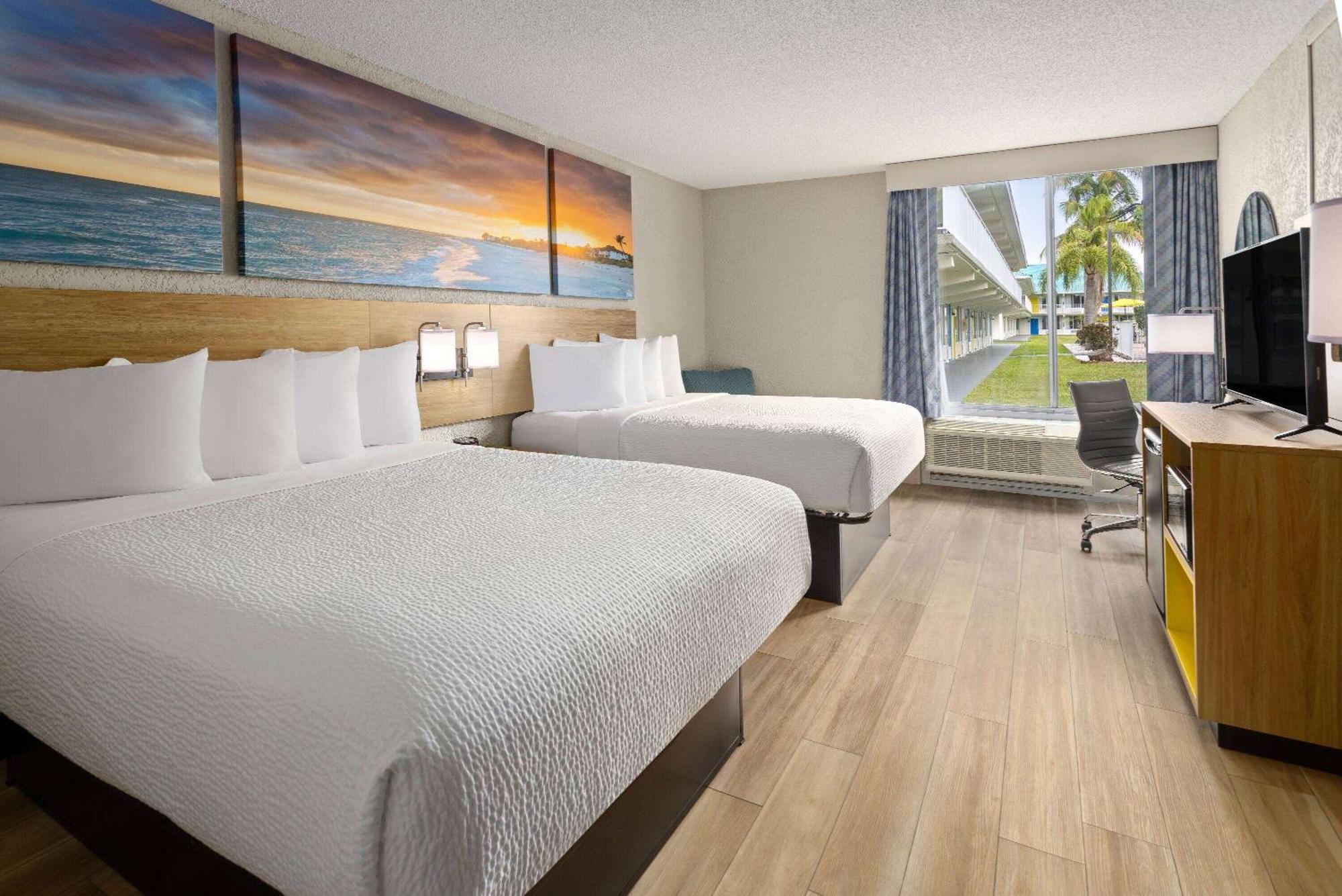 Days Inn & Suites By Wyndham Fort Pierce Midtown Exterior foto