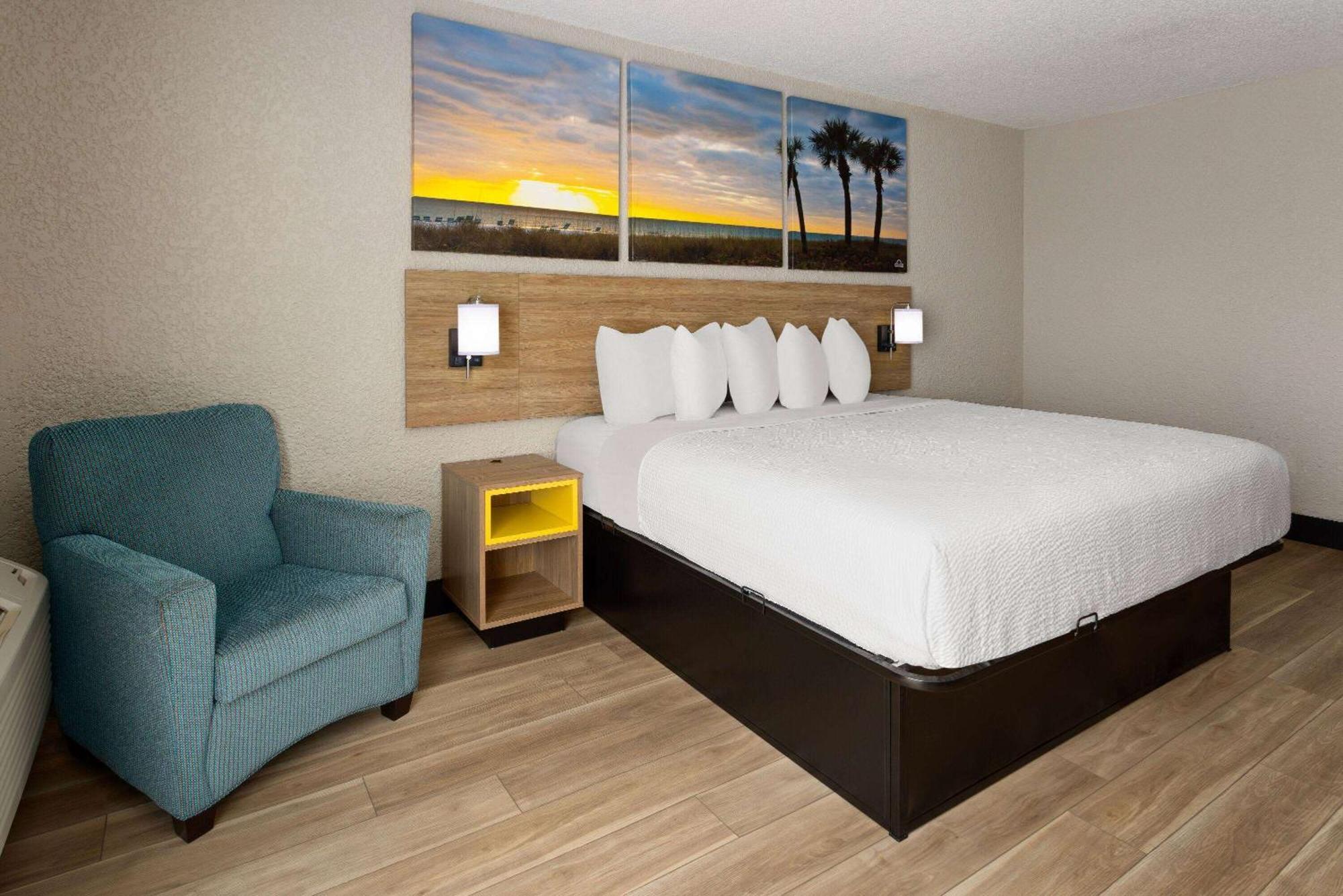 Days Inn & Suites By Wyndham Fort Pierce Midtown Exterior foto