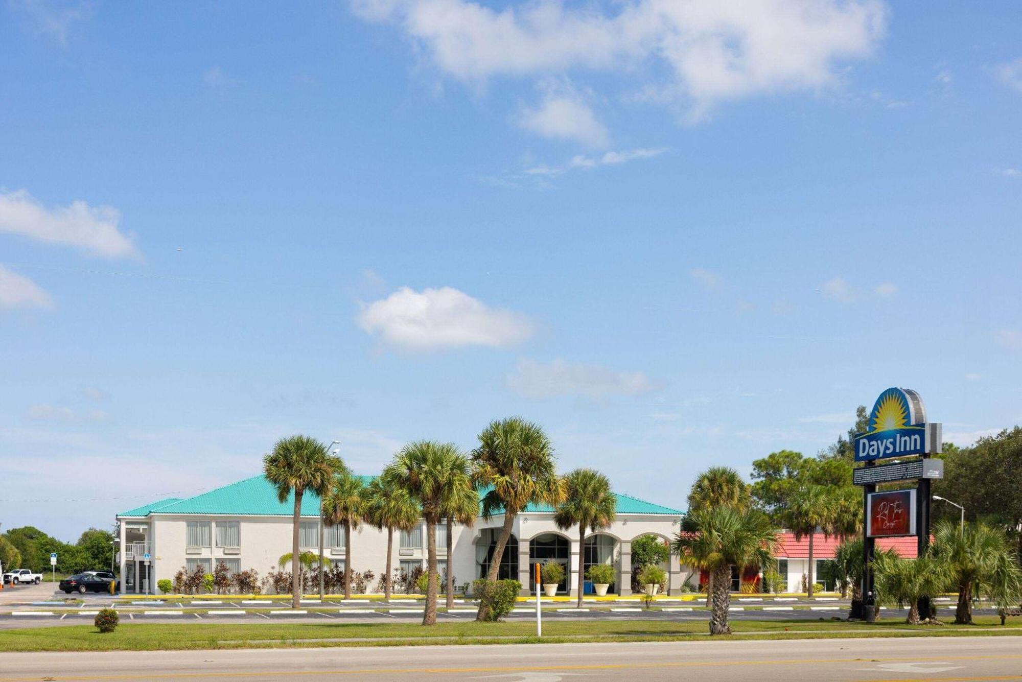 Days Inn & Suites By Wyndham Fort Pierce Midtown Exterior foto
