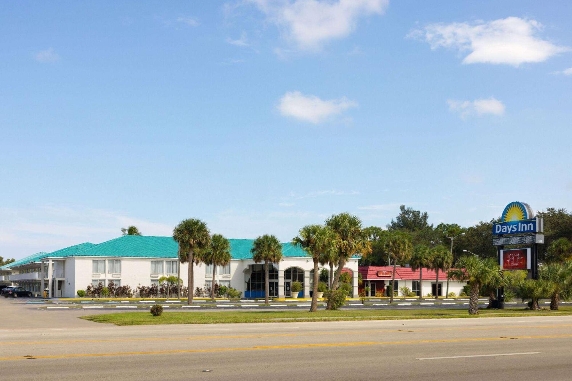 Days Inn & Suites By Wyndham Fort Pierce Midtown Exterior foto