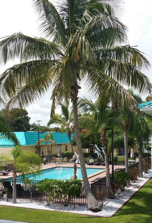 Days Inn & Suites By Wyndham Fort Pierce Midtown Exterior foto