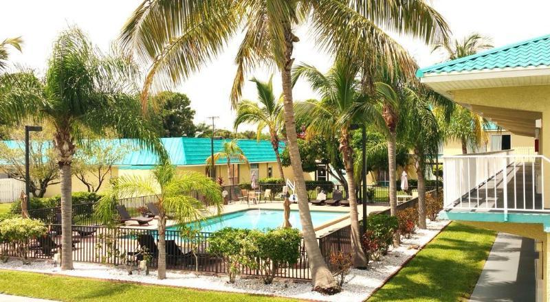 Days Inn & Suites By Wyndham Fort Pierce Midtown Exterior foto