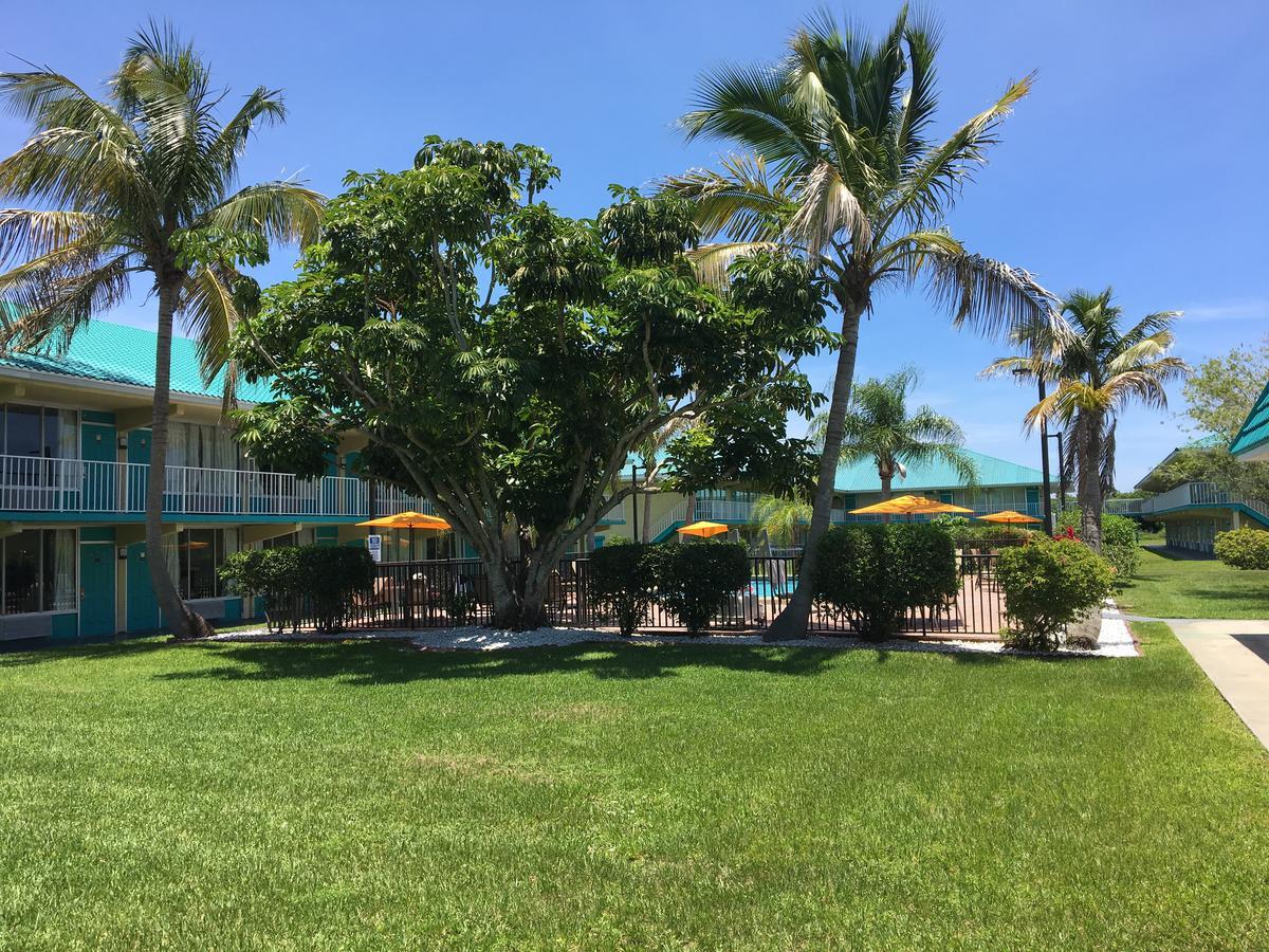 Days Inn & Suites By Wyndham Fort Pierce Midtown Exterior foto